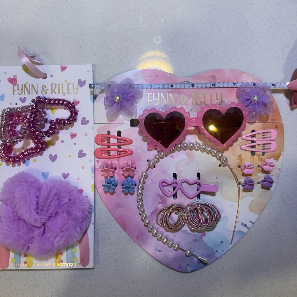 Fynn & Riley Girls Hair Accessory Gift Set – Heart Sunglasses, Scrunchies, Clips
